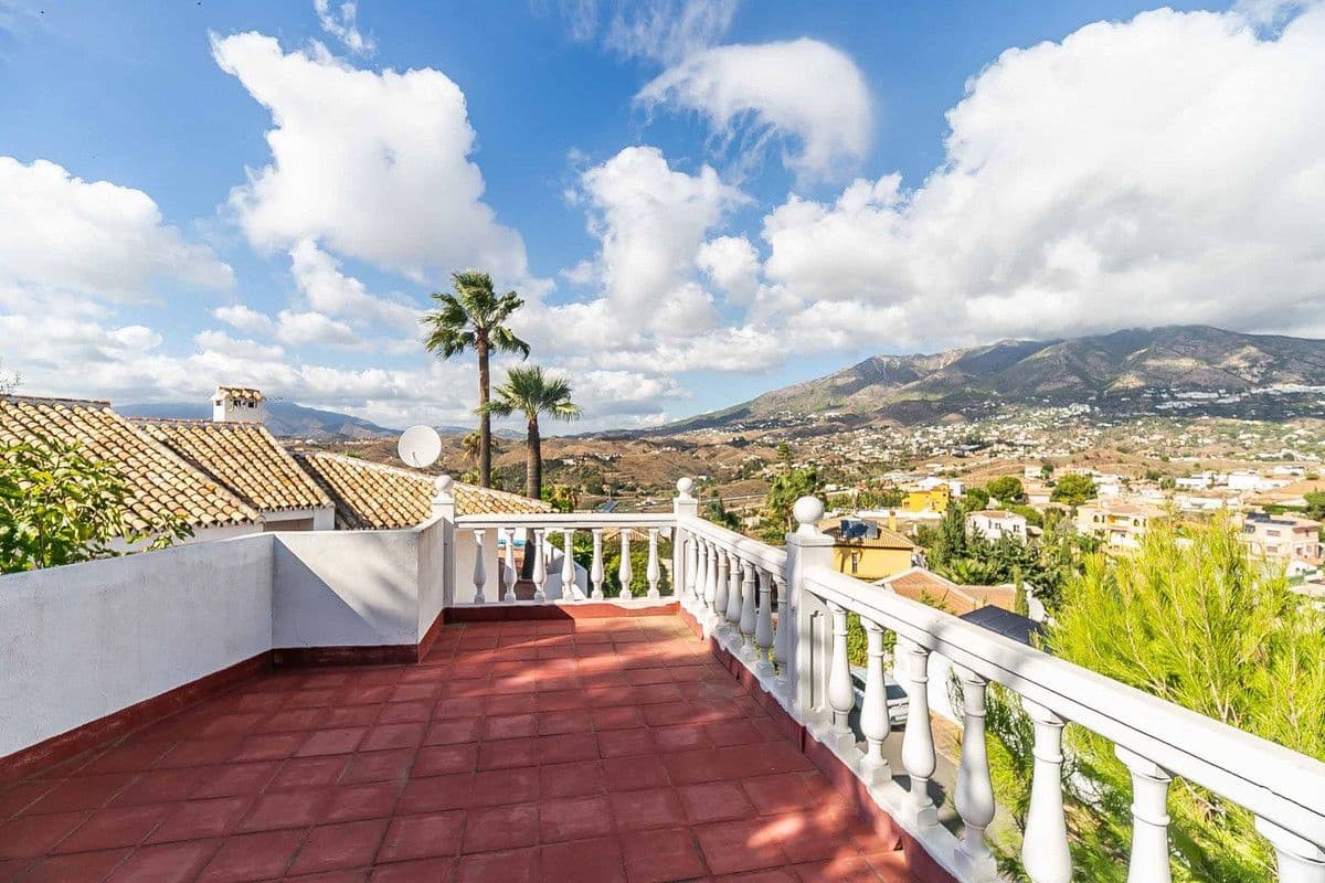 Chalet de 4 habitaciones en Mijas en venta con piscina garaje - 899.000 € (Ref: 9470108)
