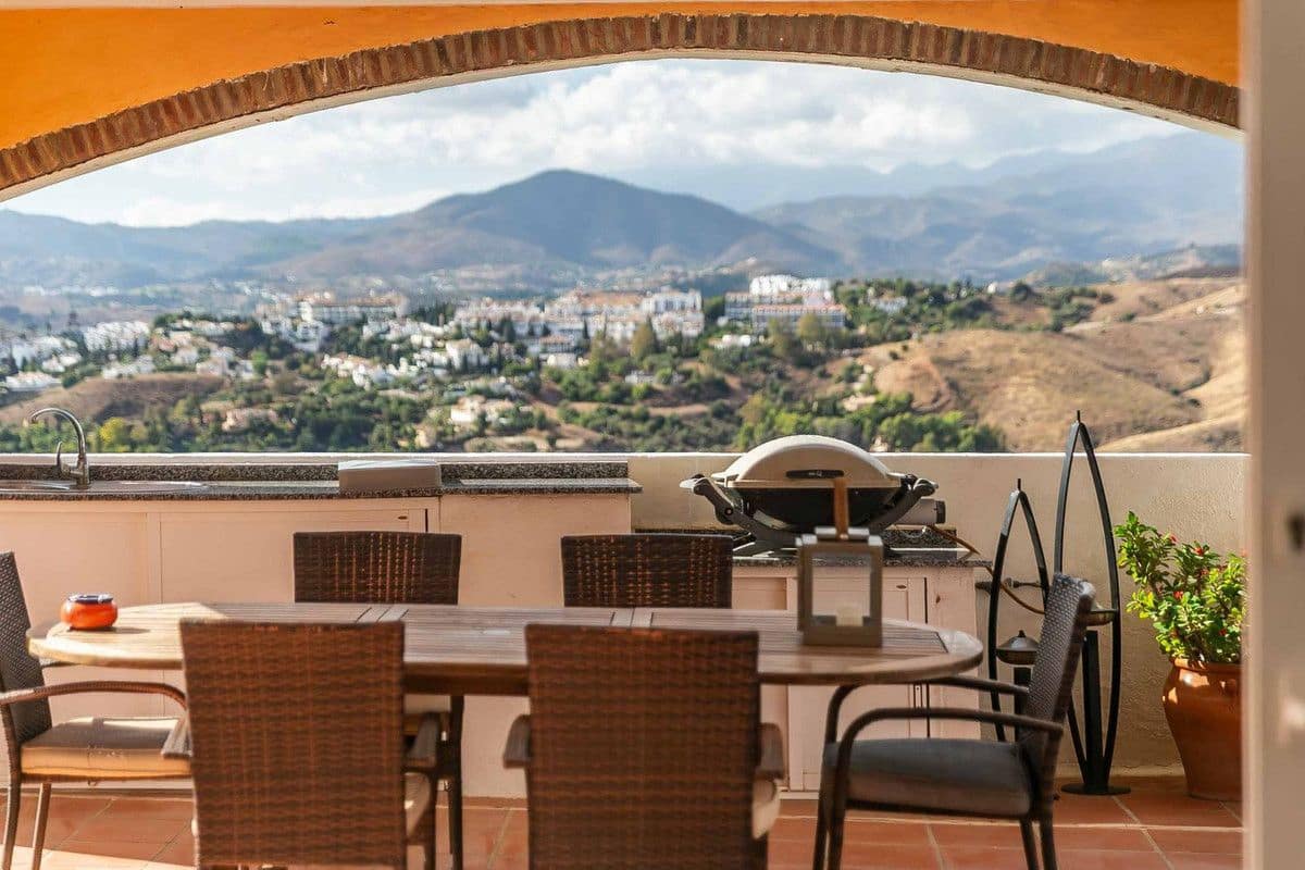 Chalet de 4 habitaciones en Mijas en venta con piscina garaje - 899.000 € (Ref: 9470108)