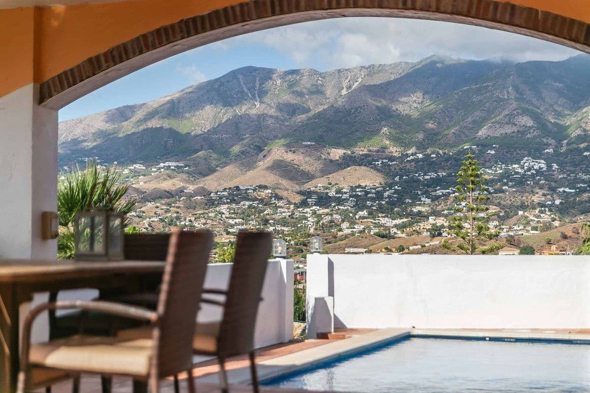 Chalet de 4 habitaciones en Mijas en venta con piscina garaje - 899.000 € (Ref: 9470108)