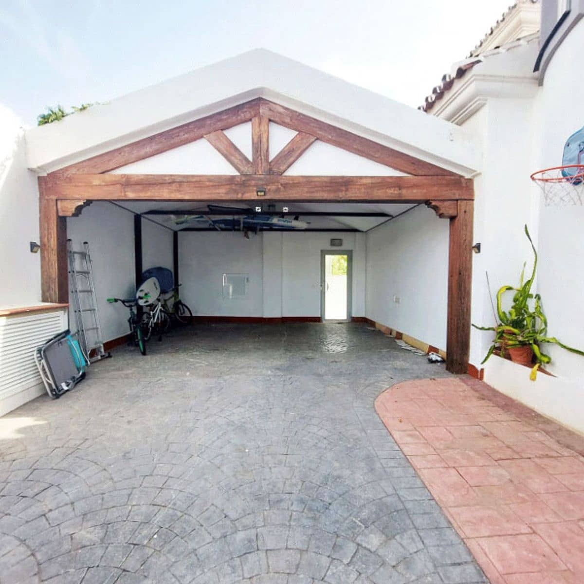 8 bedroom Villa for sale in Benalmadena with pool garage - € 2,500,000 (Ref: 9470110)