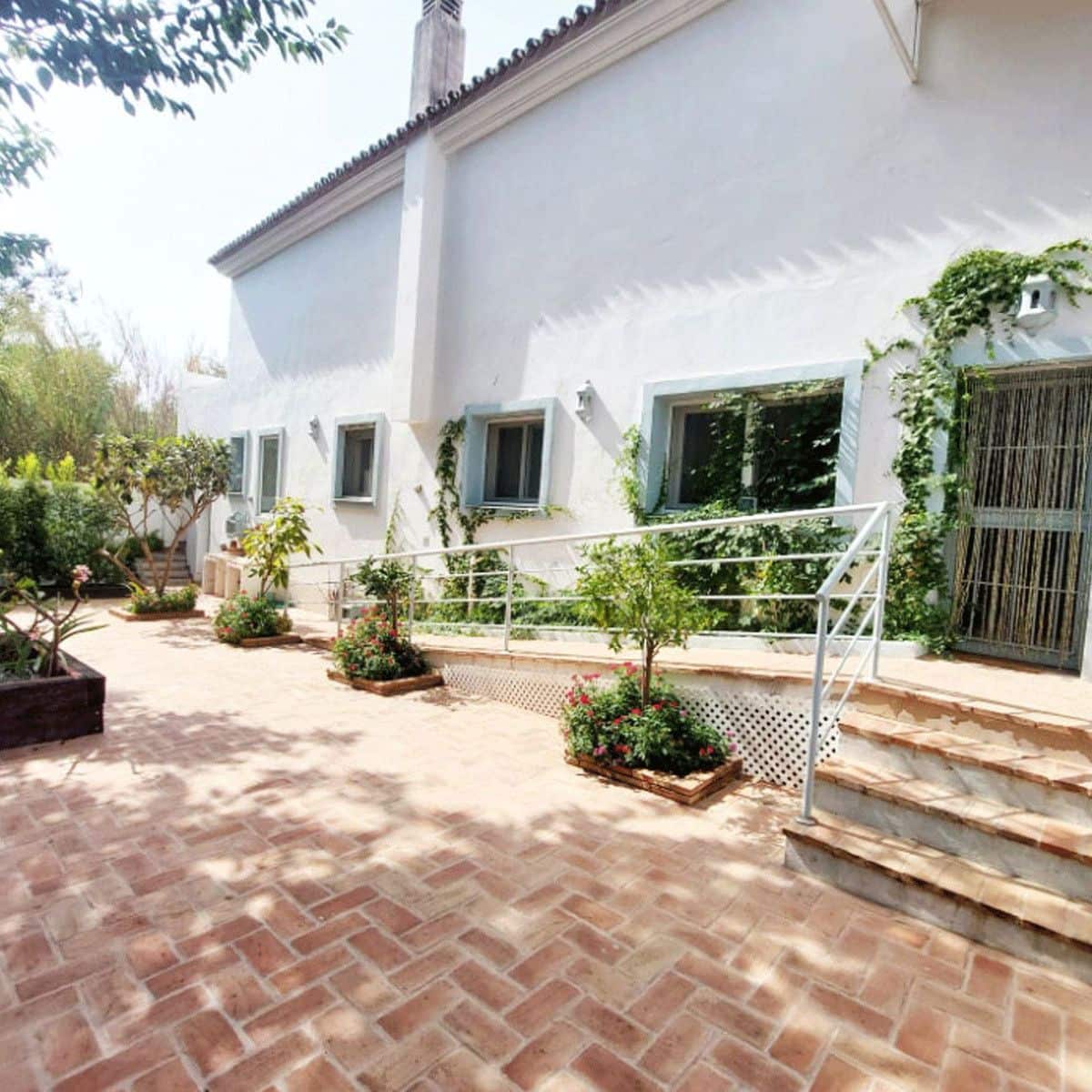 8 bedroom Villa for sale in Benalmadena with pool garage - € 2,500,000 (Ref: 9470110)