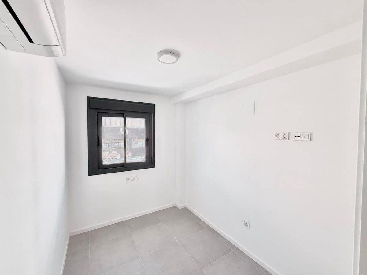 2 slaapkamer Flat te koop in Fuengirola - € 370.000 (Ref: 9491857)