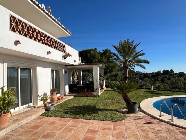 Chalet de 4 habitaciones en Mijas pueblo, Mijas en venta con piscina garaje - 1.550.000 € (Ref: 9491859)