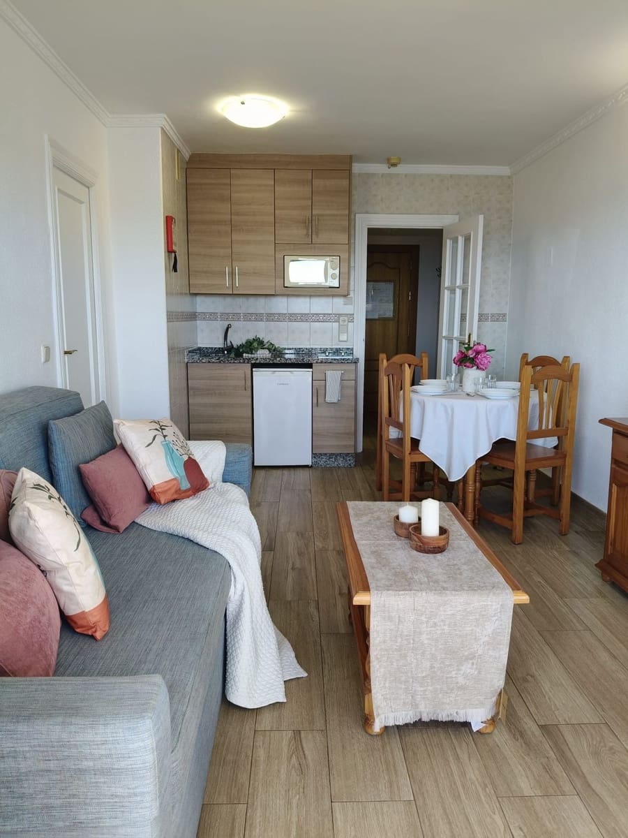 1 slaapkamer Strandappartement te koop in Fuengirola met zwembad - € 390.000 (Ref: 9491869)