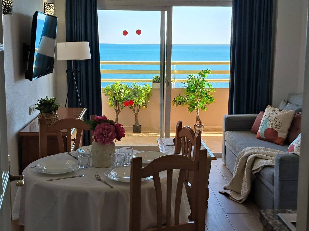 1 slaapkamer Strandappartement te koop in Fuengirola met zwembad - € 390.000 (Ref: 9491869)
