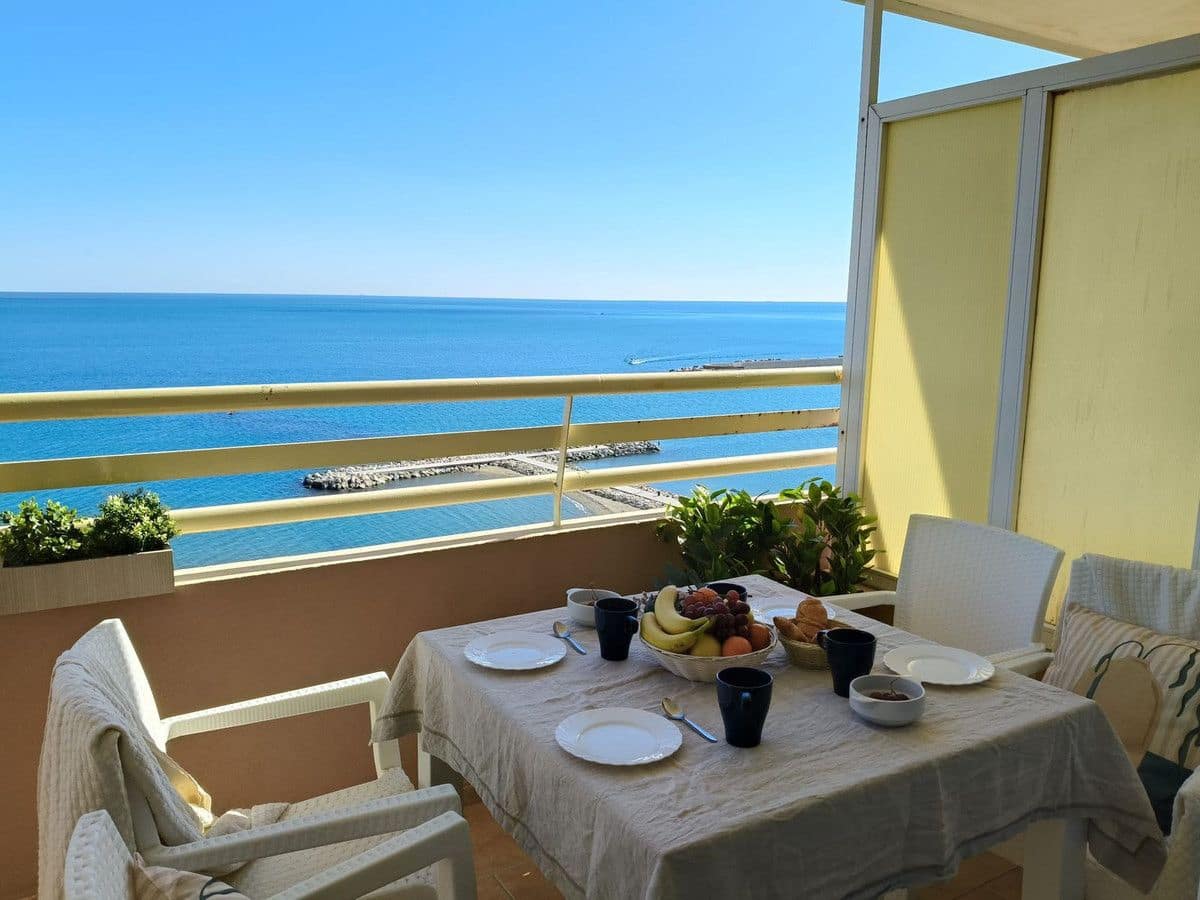 1 slaapkamer Strandappartement te koop in Fuengirola met zwembad - € 390.000 (Ref: 9491869)