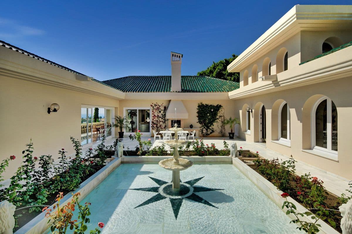 10 soverom Villa til salgs i Marbella med svømmebasseng garasje - € 10 000 000 (Ref: 9491871)