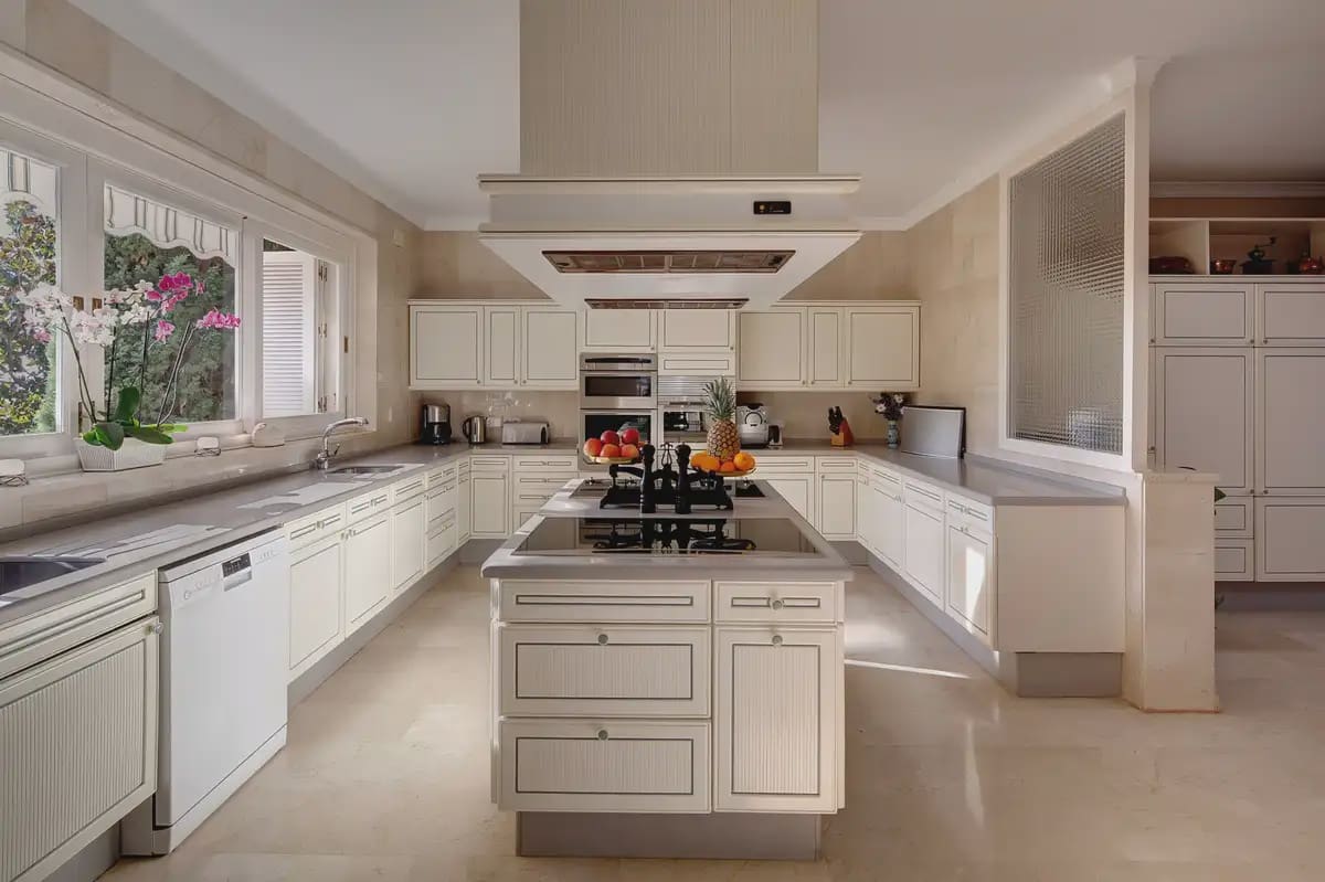 6 slaapkamer Villa te koop in Marbella met zwembad garage - € 12.000.000 (Ref: 9491871)