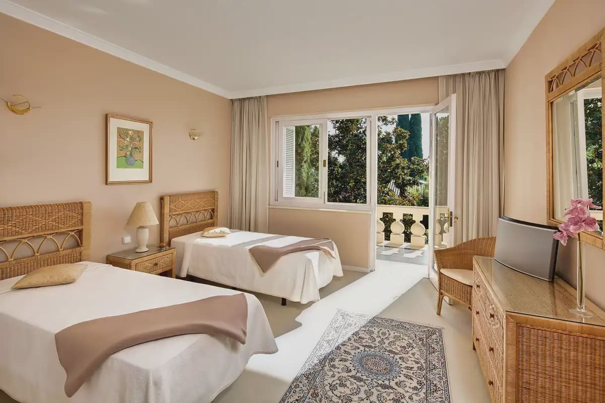 6 slaapkamer Villa te koop in Marbella met zwembad garage - € 12.000.000 (Ref: 9491871)