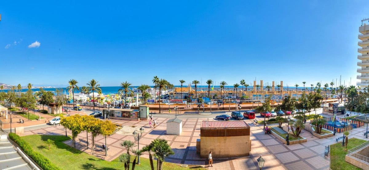 2 slaapkamer Appartement te koop in Fuengirola met garage - € 620.000 (Ref: 9504524)