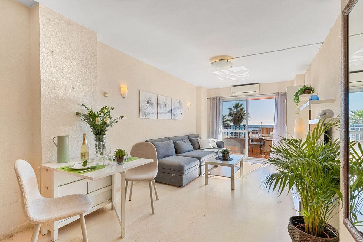 1 sypialnia Apartament przy plaży na sprzedaż w Fuengirola z basenem garażem - 360 000 € (Ref: 9542221)