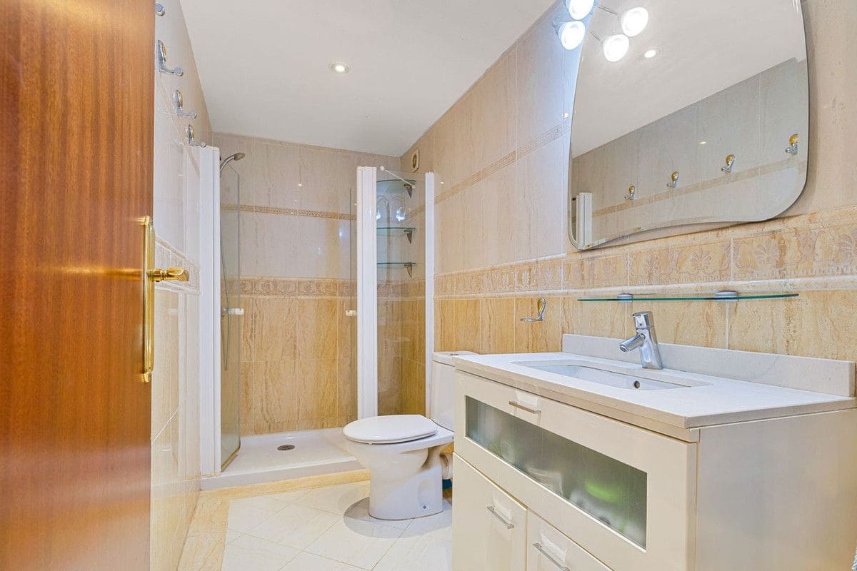 1 sypialnia Apartament przy plaży na sprzedaż w Fuengirola z basenem garażem - 360 000 € (Ref: 9542221)