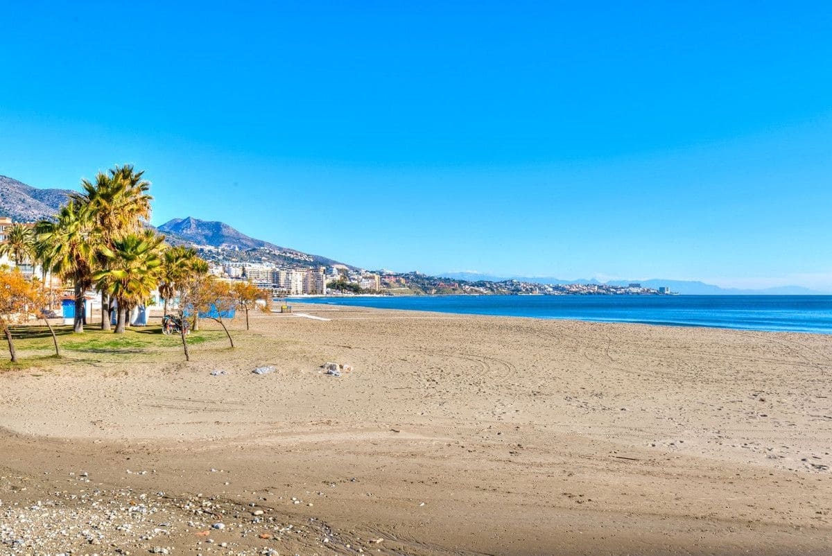 1 sypialnia Apartament przy plaży na sprzedaż w Fuengirola z basenem garażem - 360 000 € (Ref: 9542221)