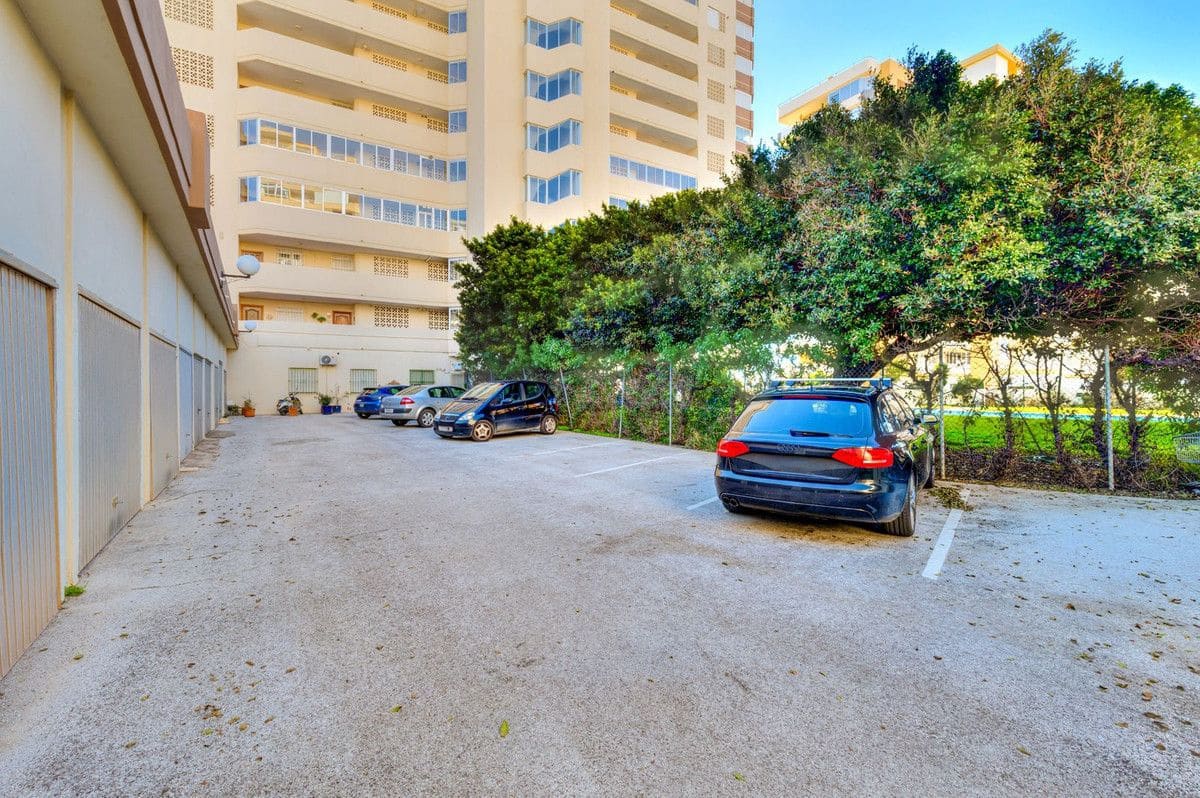 1 sypialnia Apartament przy plaży na sprzedaż w Fuengirola z basenem garażem - 360 000 € (Ref: 9542221)