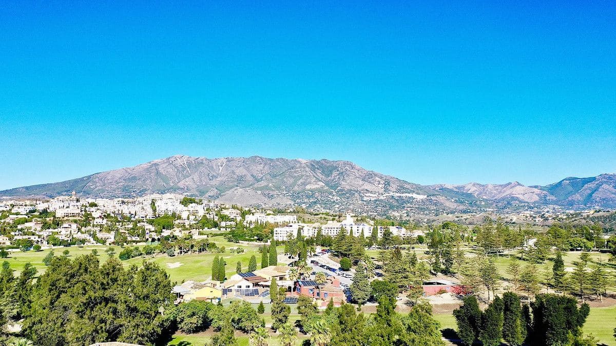 Apartamento de 2 habitaciones en Mijas en venta con piscina garaje - 325.000 € (Ref: 9542233)