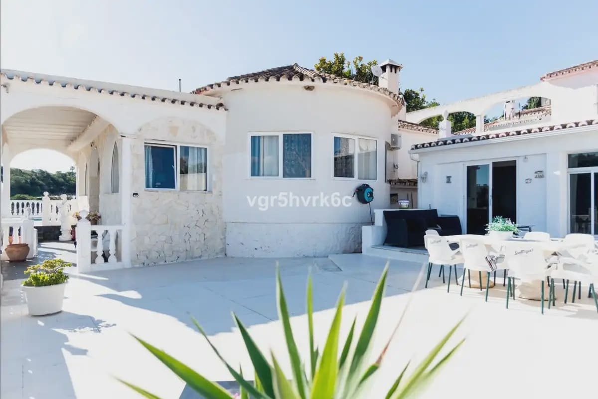 7 bedroom Villa for sale in Mijas with pool garage - € 999,000 (Ref: 9542236)