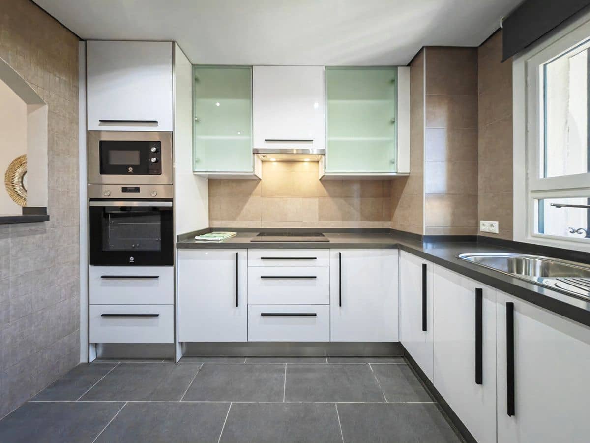 2 soveværelse Strandlejlighed til salg i Marbella med swimmingpool garage - € 695.000 (Ref: 9542243)