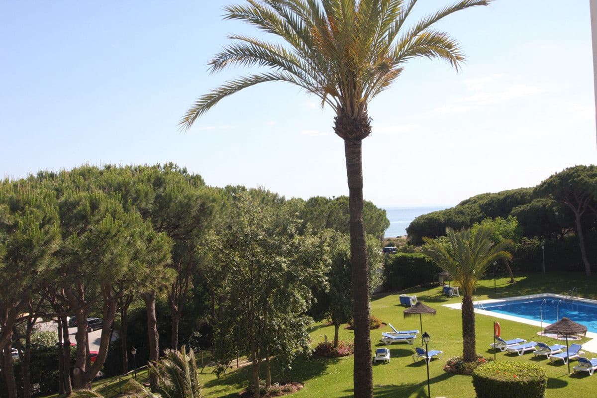 2 soveværelse Strandlejlighed til salg i Marbella med swimmingpool garage - € 695.000 (Ref: 9542243)