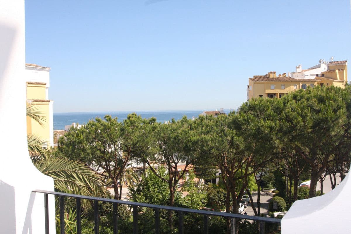 2 soveværelse Strandlejlighed til salg i Marbella med swimmingpool garage - € 695.000 (Ref: 9542243)