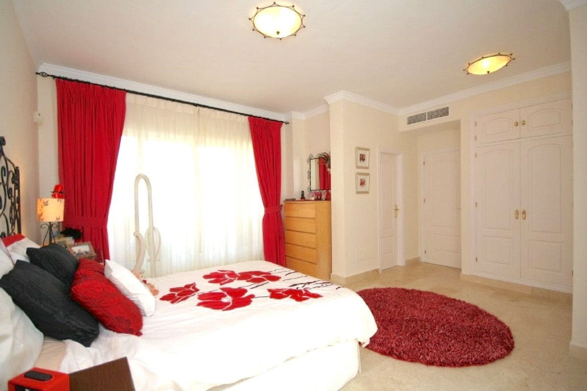 3 sypialnia Dom blizniak na sprzedaż w Marbella z basenem garażem - 695 000 € (Ref: 9575401)