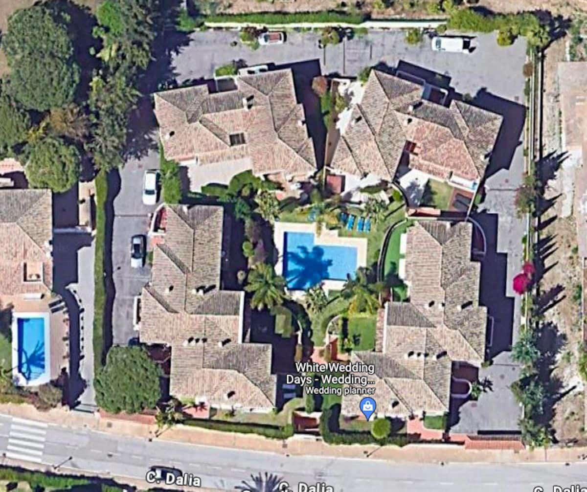 3 sypialnia Dom blizniak na sprzedaż w Marbella z basenem garażem - 695 000 € (Ref: 9575401)