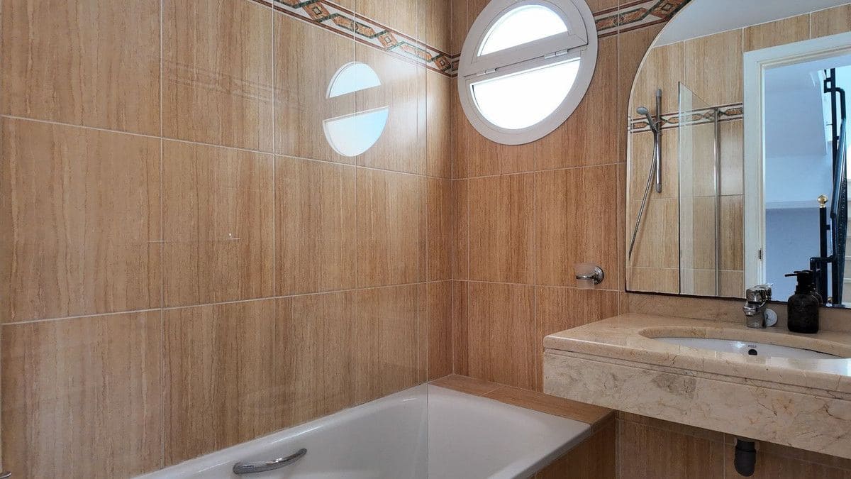 4 soverom Strandleiligheter til salgs i Benalmadena med svømmebasseng garasje - € 850 000 (Ref: 9575405)