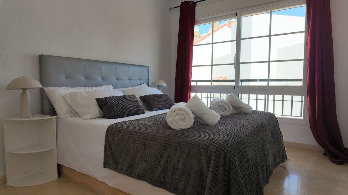 4 soverom Strandleiligheter til salgs i Benalmadena med svømmebasseng garasje - € 850 000 (Ref: 9575405)