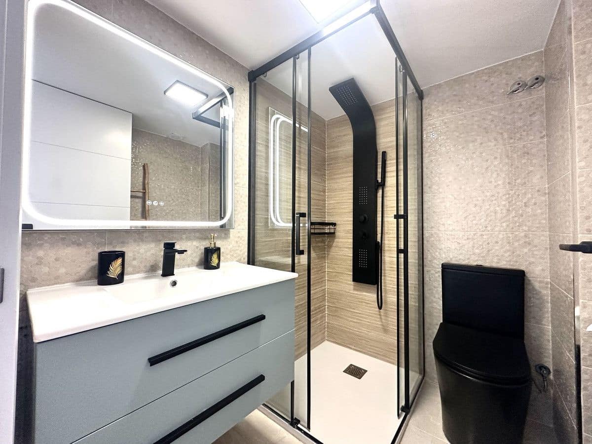 2 soveværelse Strandlejlighed til salg i Mijas med swimmingpool garage - € 375.000 (Ref: 9575408)