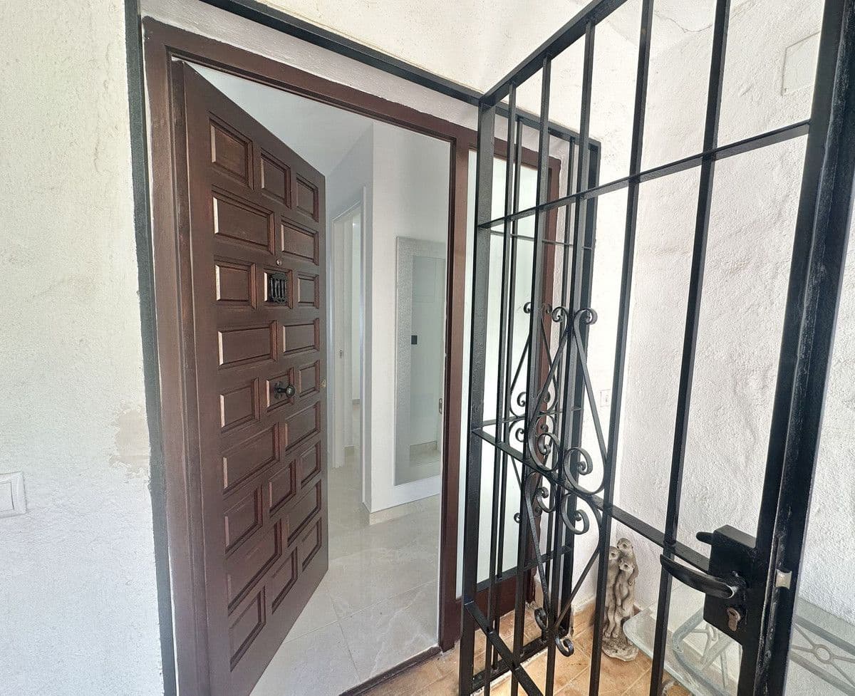 2 soveværelse Strandlejlighed til salg i Mijas med swimmingpool garage - € 375.000 (Ref: 9575408)