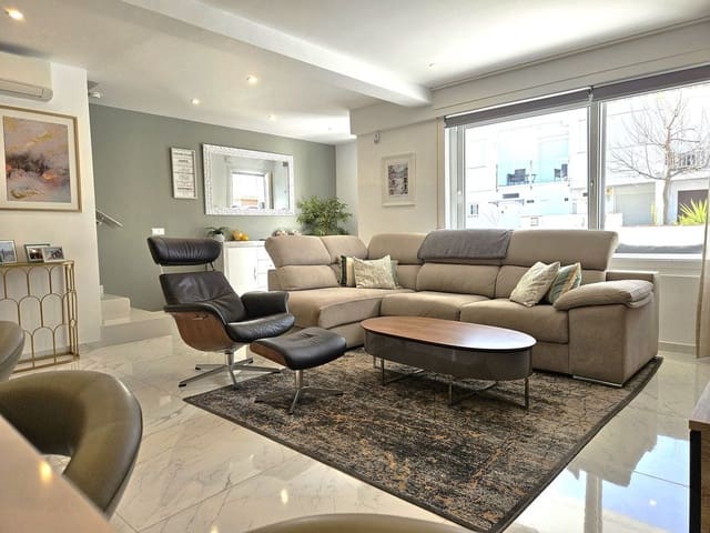 Casa de 4 habitaciones en La Cala de Mijas, Mijas en venta - 899.000 € (Ref: 9575415)