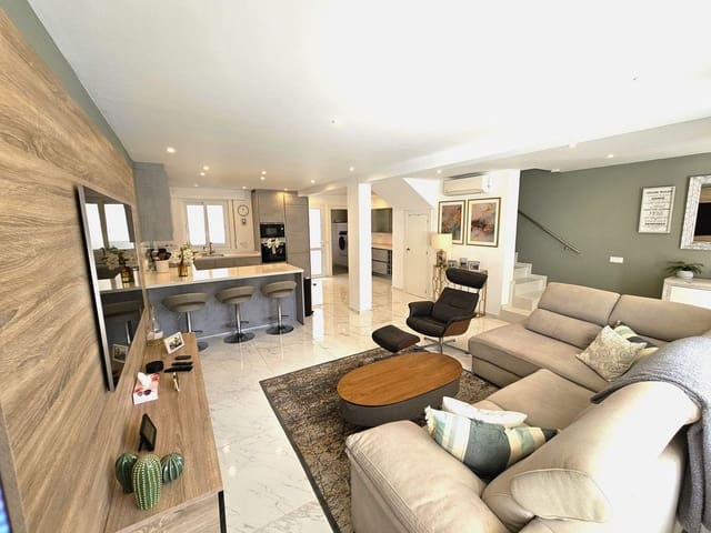 Casa de 4 habitaciones en La Cala de Mijas, Mijas en venta - 899.000 € (Ref: 9575415)