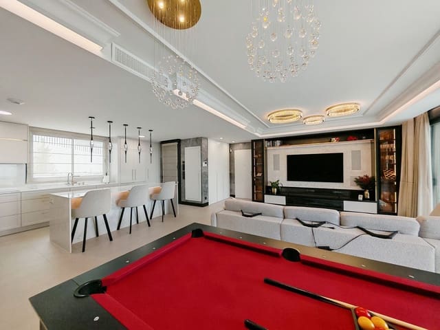 Ático de 3 habitaciones en Aloha Golf, Marbella en venta con piscina garaje - 1.499.000 € (Ref: 9575418)