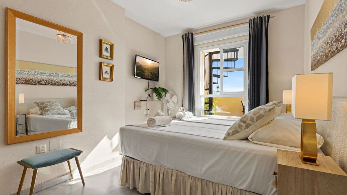 2 bedroom Penthouse for sale in Torremolinos with pool garage - € 405,000 (Ref: 9592176)