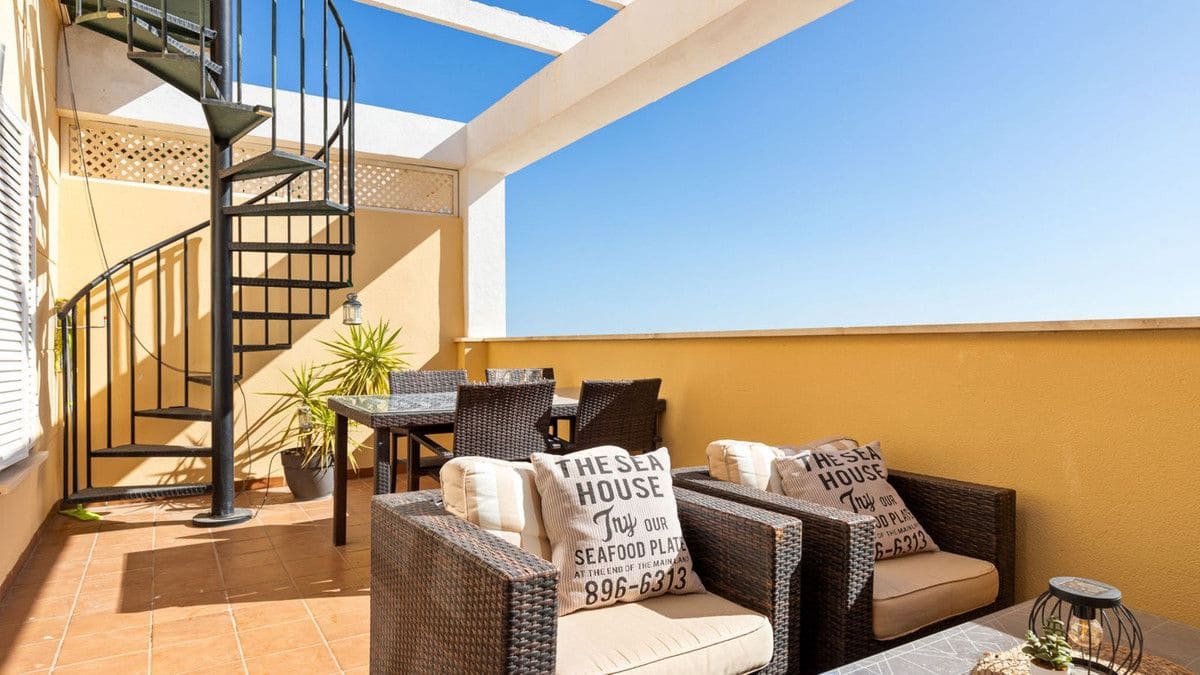 2 bedroom Penthouse for sale in Torremolinos with pool garage - € 405,000 (Ref: 9592176)