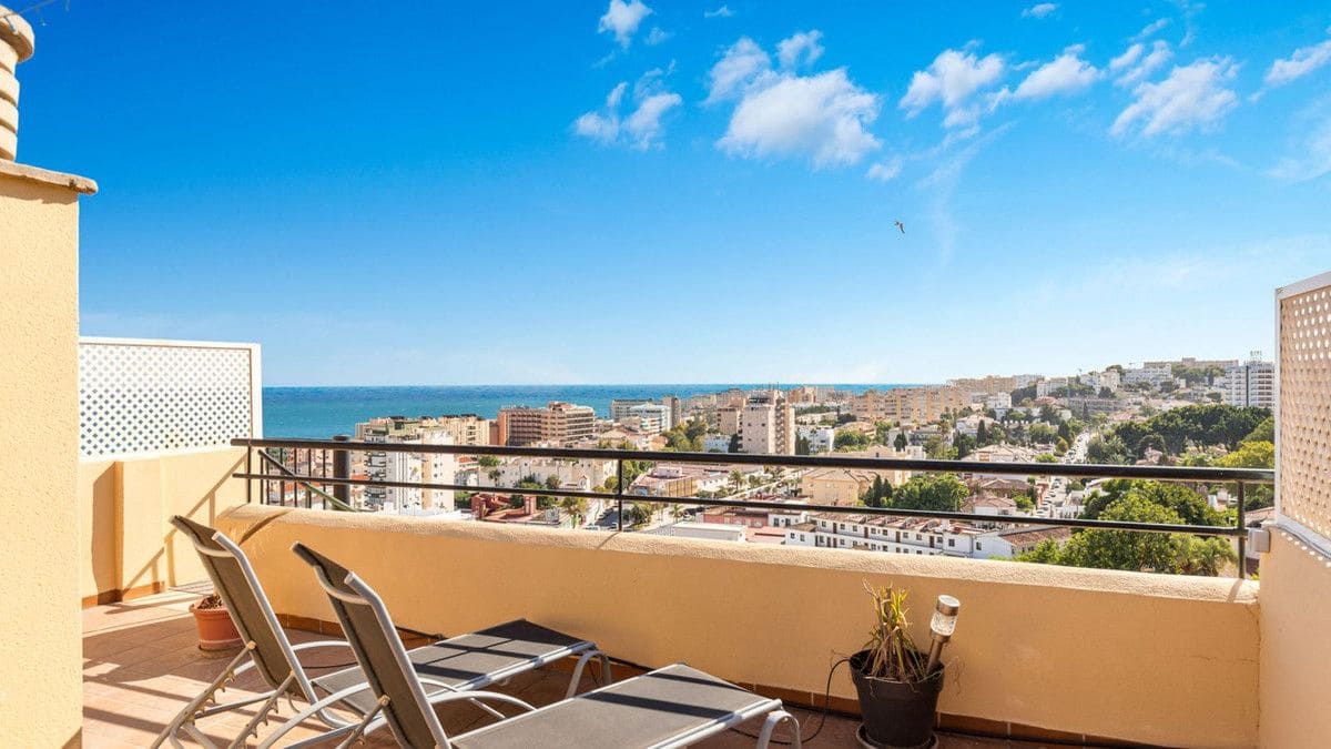 2 bedroom Penthouse for sale in Torremolinos with pool garage - € 405,000 (Ref: 9592176)