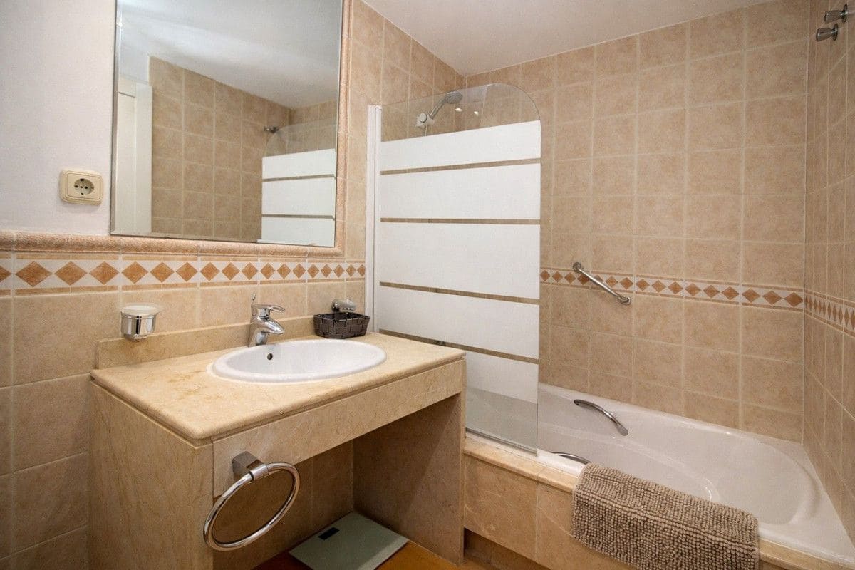 2 sypialnia Apartament na sprzedaż w Marbella z basenem garażem - 800 000 € (Ref: 9592177)