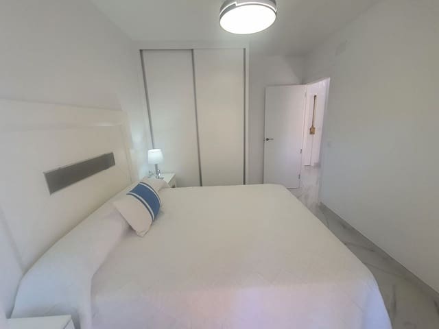 1 soverom Strandleiligheter til salgs i Las Gaviotas  - Carvajal, Fuengirola - € 350 000 (Ref: 9608311)