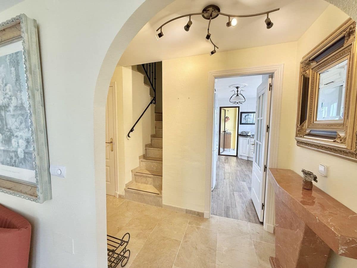 3 bedroom Penthouse for sale in Marbella with pool garage - € 765,000 (Ref: 9634938)