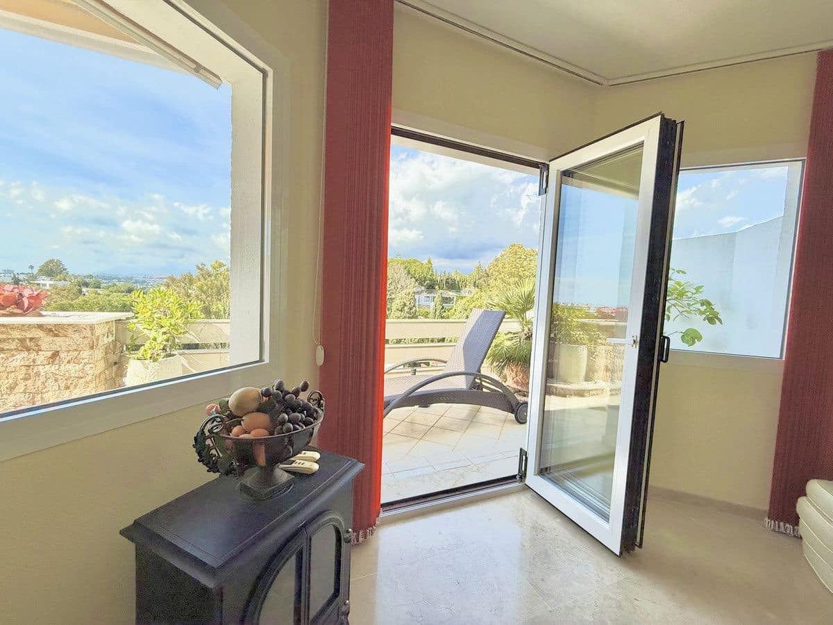 3 bedroom Penthouse for sale in Marbella with pool garage - € 765,000 (Ref: 9634938)