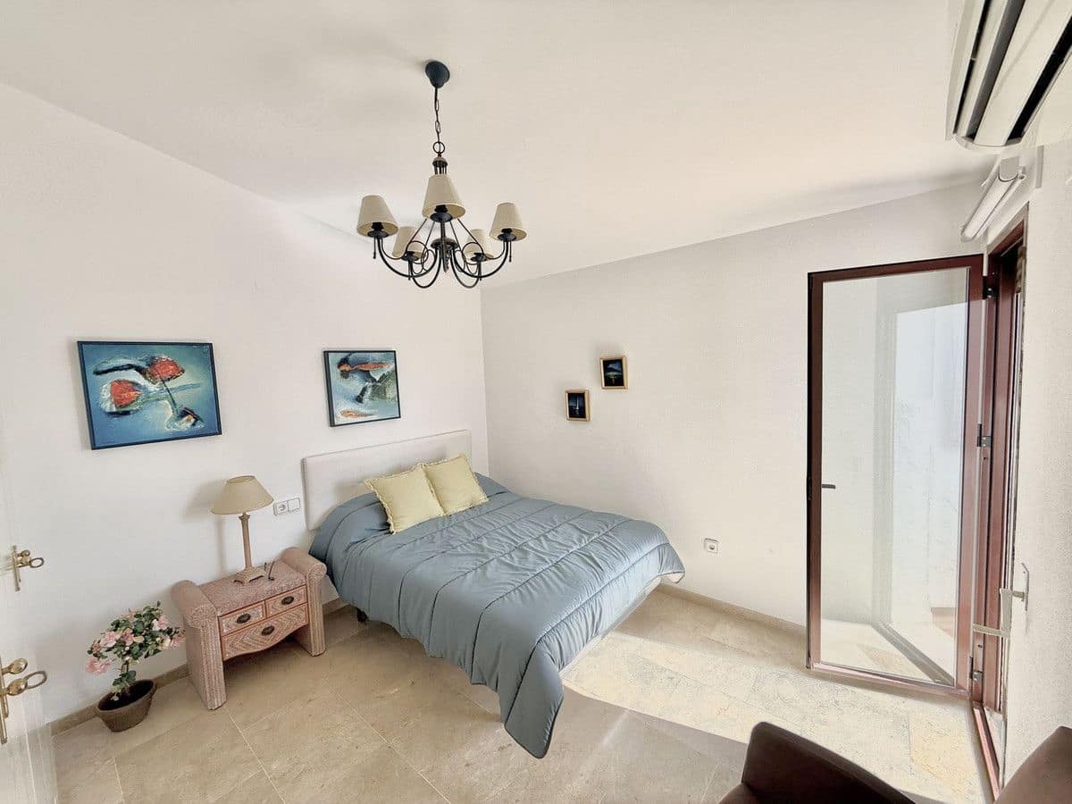 3 bedroom Penthouse for sale in Marbella with pool garage - € 765,000 (Ref: 9634938)