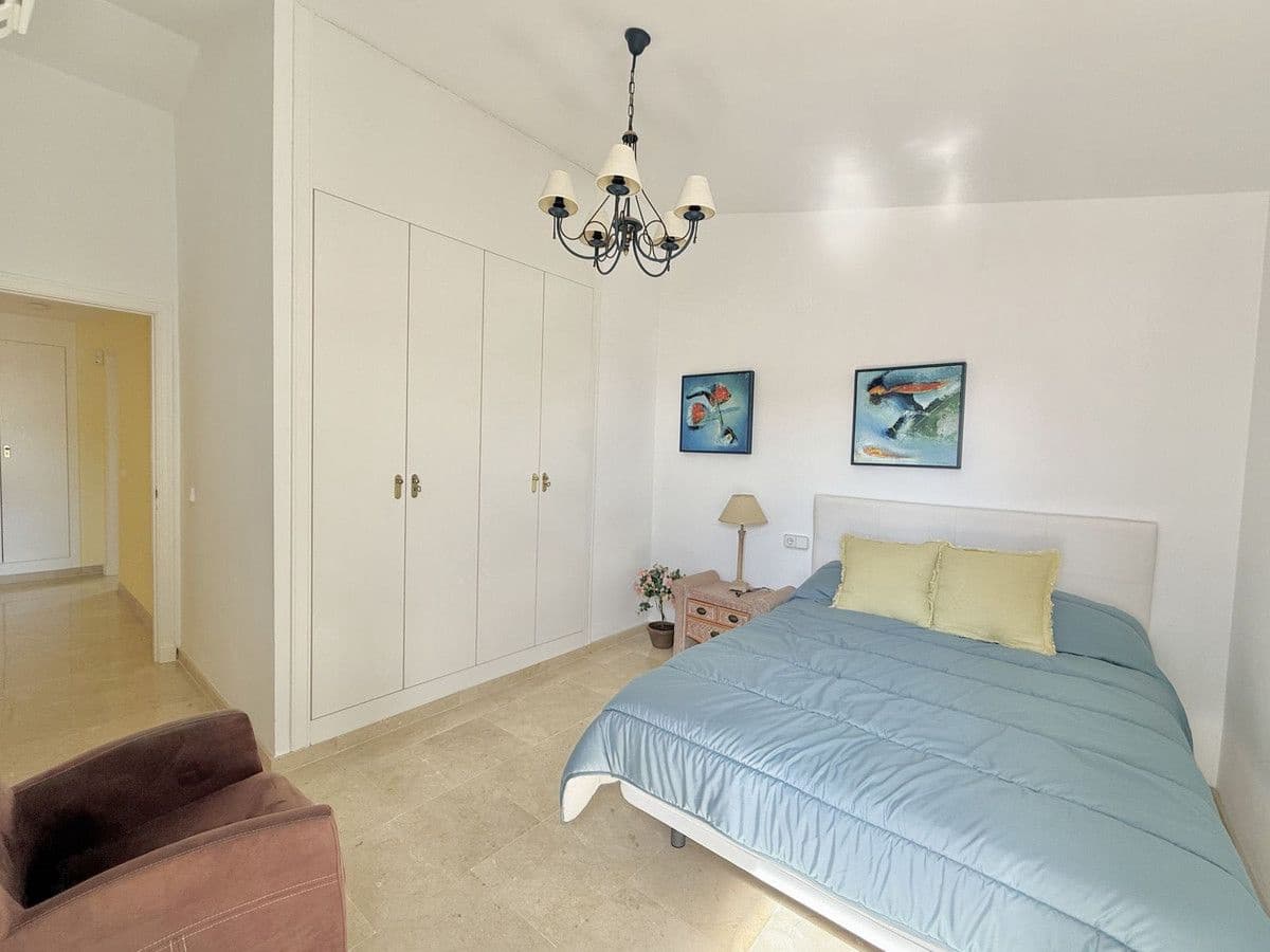 3 bedroom Penthouse for sale in Marbella with pool garage - € 765,000 (Ref: 9634938)