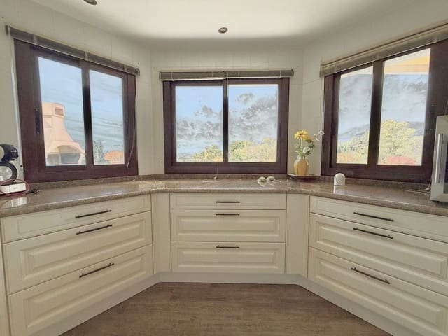 3 bedroom Penthouse for sale in Aloha Golf, Marbella with pool garage - € 765,000 (Ref: 9634938)