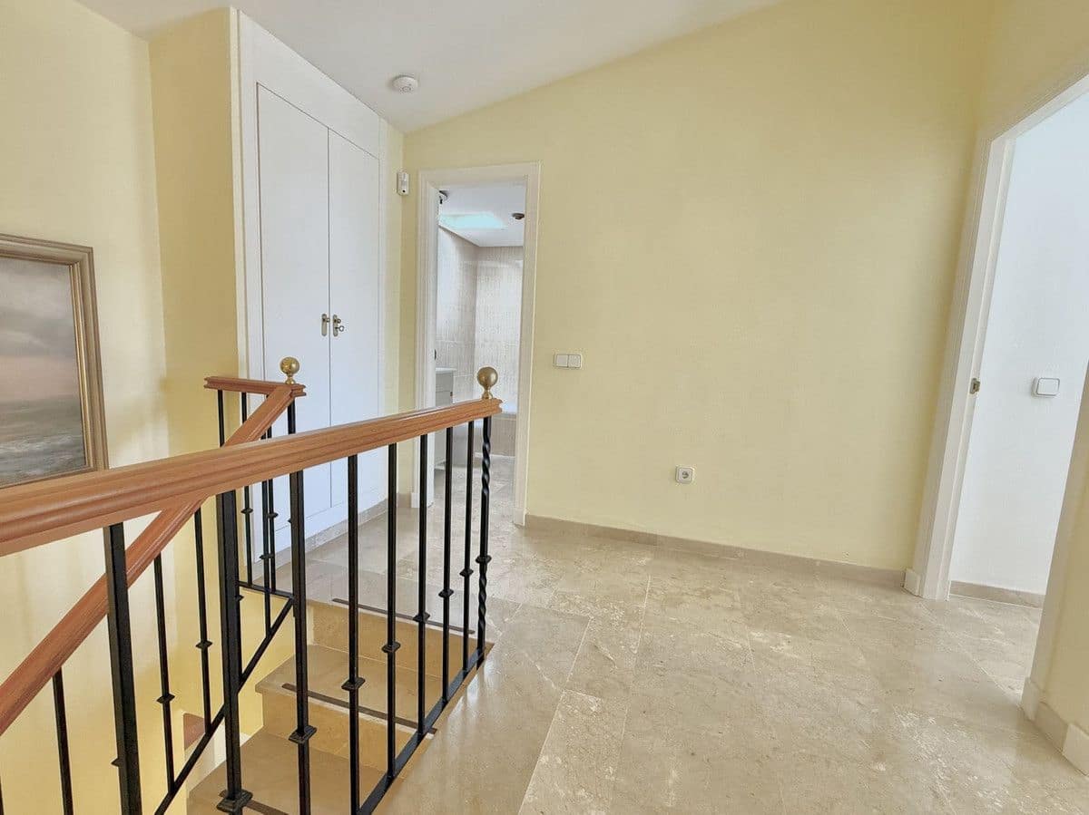 3 bedroom Penthouse for sale in Marbella with pool garage - € 765,000 (Ref: 9634938)