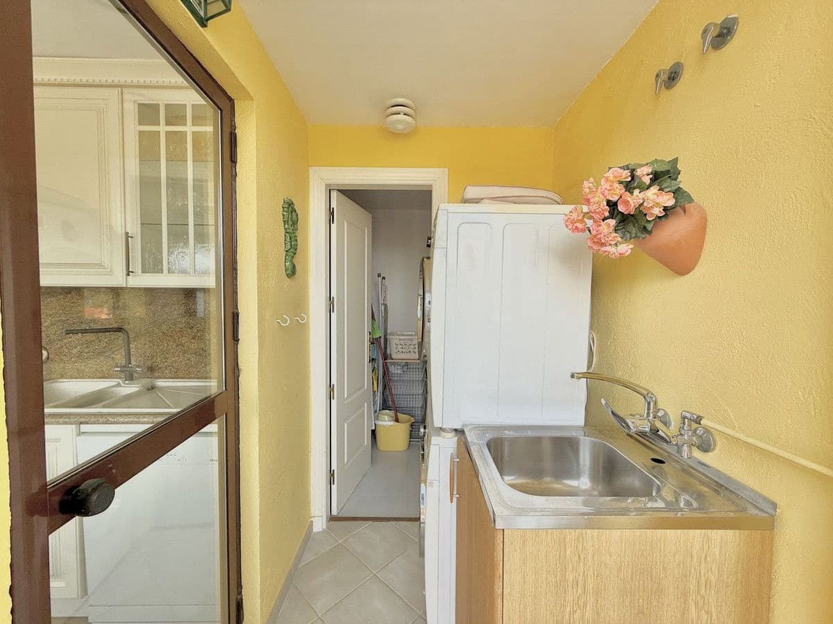 3 bedroom Penthouse for sale in Marbella with pool garage - € 765,000 (Ref: 9634938)