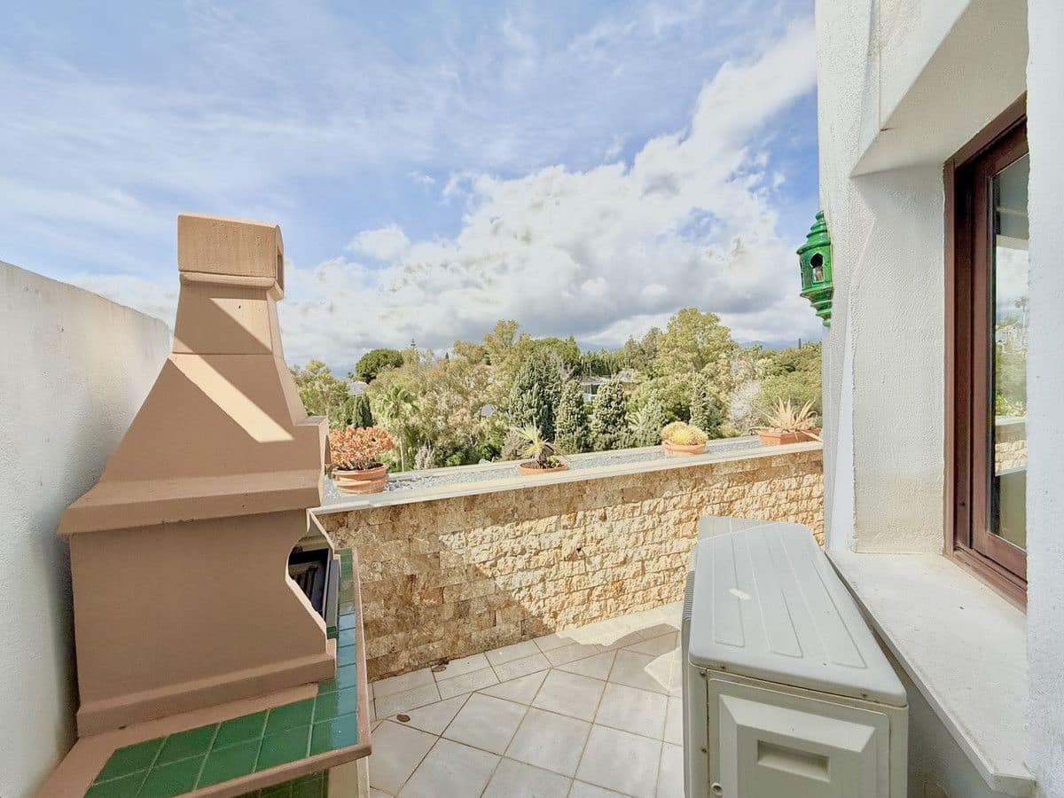 3 bedroom Penthouse for sale in Marbella with pool garage - € 765,000 (Ref: 9634938)