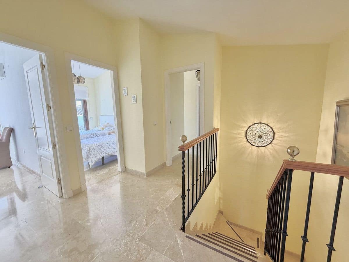 3 bedroom Penthouse for sale in Marbella with pool garage - € 765,000 (Ref: 9634938)