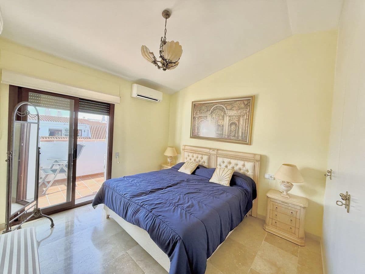 3 bedroom Penthouse for sale in Marbella with pool garage - € 765,000 (Ref: 9634938)
