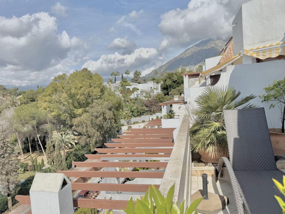 3 bedroom Penthouse for sale in Marbella with pool garage - € 765,000 (Ref: 9634938)