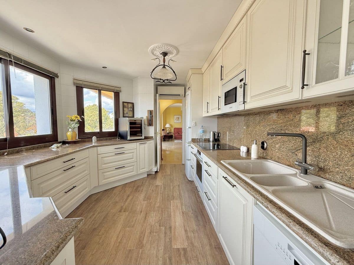 3 bedroom Penthouse for sale in Marbella with pool garage - € 765,000 (Ref: 9634938)