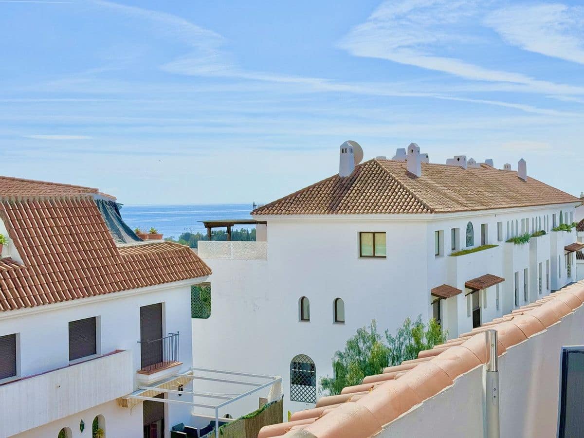 3 bedroom Penthouse for sale in Marbella with pool garage - € 765,000 (Ref: 9634938)